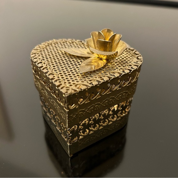 Metal Rose Heart Trinket Box - Picture 3 of 14